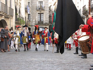 Desfilada a la pla&ccedil;a del Vi