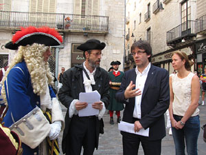 Desfilada a la pla&ccedil;a del Vi