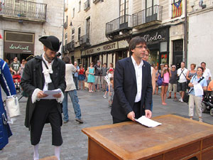 Desfilada a la pla&ccedil;a del Vi