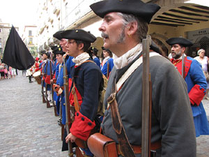Desfilada a la pla&ccedil;a del Vi