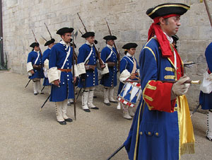 Desfilada a la pla&ccedil;a del Vi