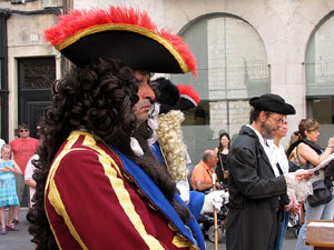 Sortida de la bas&iacute;lica de Sant Feliu