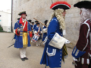 Desfilada a la pla&ccedil;a del Vi