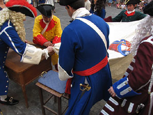 Clavetejat de la bandera a la plaça del Vi