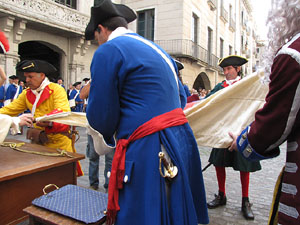Clavetejat de la bandera a la plaça del Vi