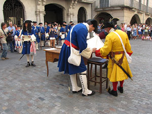 Clavetejat de la bandera a la plaça del Vi