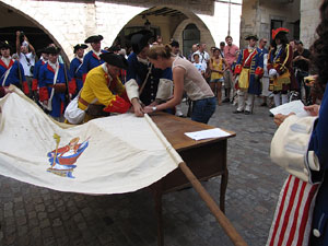 Clavetejat de la bandera a la plaça del Vi