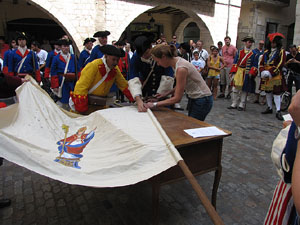 Clavetejat de la bandera a la plaça del Vi