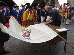 Clavetejat de la bandera a la plaça del Vi