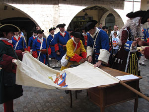 Clavetejat de la bandera a la plaça del Vi