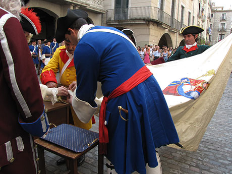 Clavetejat de la bandera a la plaça del Vi