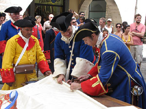 Clavetejat de la bandera a la plaça del Vi