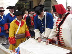 Clavetejat de la bandera a la plaça del Vi