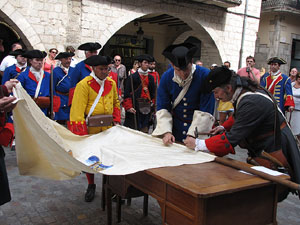 Clavetejat de la bandera a la plaça del Vi