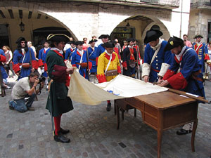 Clavetejat de la bandera a la plaça del Vi