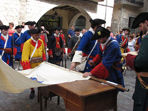 Clavetejat de la bandera a la plaça del Vi