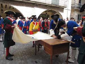 Clavetejat de la bandera a la plaça del Vi