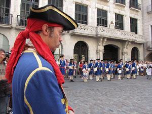 Clavetejat de la bandera a la plaça del Vi