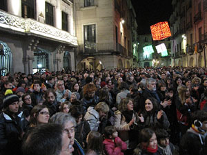 Concentració en defensa de l'escola en català a la plaça del Vi