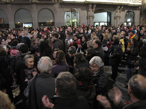 Concentració en defensa de l'escola en català a la plaça del Vi