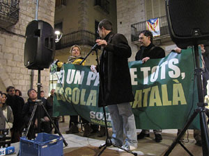 Concentració en defensa de l'escola en català a la plaça del Vi