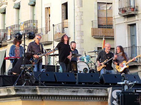 Inauguraci&oacute; Festival Strenes. Concert de Sopa de Cabra a la Rambla de Girona