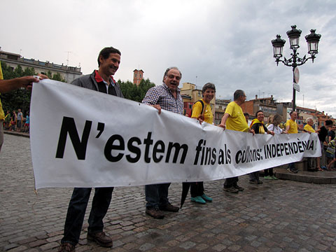 Pancarta de l'esdeveniment al Pont de Pedra
