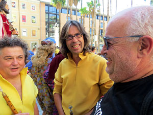 Cercavila amb els gegants i capgrossos de Girona, els de Torroella de Montgr&iacute; i els del Grupo Cultural Aserr&iacute; de Costa Rica