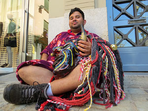 Cercavila amb els gegants i capgrossos de Girona, els de Torroella de Montgr&iacute; i els del Grupo Cultural Aserr&iacute; de Costa Rica