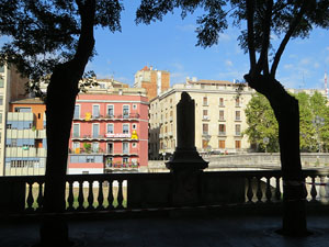 Desmuntatge de la columna de la rambla Verdaguer