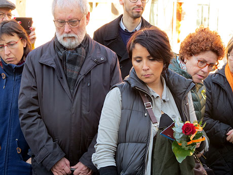 Instal·lació de setze llambordes Stolpersteine per recordar els gironins deportats als camps de concentració nazi, al jardí de la Infància