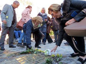 Instal·lació de setze llambordes Stolpersteine per recordar els gironins deportats als camps de concentraci&oacut