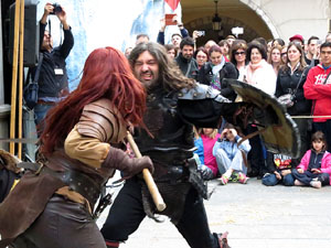 Girona de Gel i Foc. Combats medievals pel grup Drak&ograve;nia. Estrena de la sisena temporada de Joc de Trons a Girona