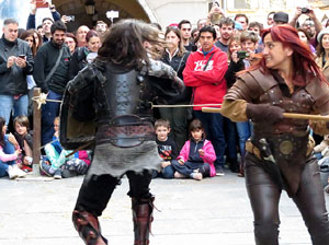 Girona de Gel i Foc. Combats medievals pel grup Drak&ograve;nia. Estrena de la sisena temporada de Joc de Trons a Girona