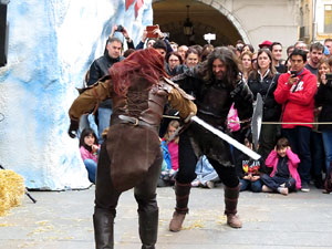 Girona de Gel i Foc. Combats medievals pel grup Drak&ograve;nia. Estrena de la sisena temporada de Joc de Trons a Girona