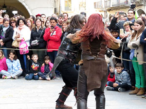Girona de Gel i Foc. Combats medievals pel grup Drak&ograve;nia. Estrena de la sisena temporada de Joc de Trons a Girona