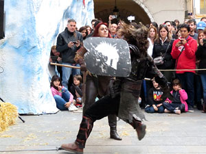 Girona de Gel i Foc. Combats medievals pel grup Drak&ograve;nia. Estrena de la sisena temporada de Joc de Trons a Girona