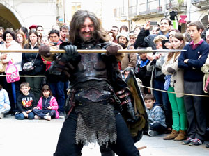 Girona de Gel i Foc. Combats medievals pel grup Drak&ograve;nia. Estrena de la sisena temporada de Joc de Trons a Girona