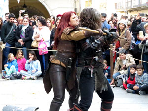 Girona de Gel i Foc. Combats medievals pel grup Drak&ograve;nia. Estrena de la sisena temporada de Joc de Trons a Girona