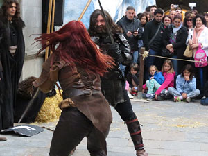 Girona de Gel i Foc. Combats medievals pel grup Drak&ograve;nia. Estrena de la sisena temporada de Joc de Trons a Girona