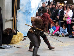 Girona de Gel i Foc. Combats medievals pel grup Drak&ograve;nia. Estrena de la sisena temporada de Joc de Trons a Girona