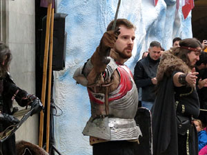 Girona de Gel i Foc. Combats medievals pel grup Drak&ograve;nia. Estrena de la sisena temporada de Joc de Trons a Girona