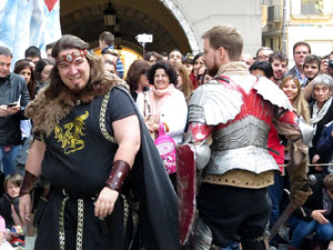 Girona de Gel i Foc. Combats medievals pel grup Drak&ograve;nia. Estrena de la sisena temporada de Joc de Trons a Girona