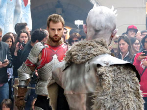 Girona de Gel i Foc. Combats medievals pel grup Drak&ograve;nia. Estrena de la sisena temporada de Joc de Trons a Girona