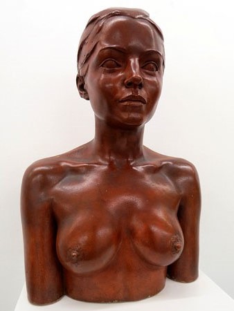 Exposició 'Laberint de llibertat a través del nu' de Domènec Fita a la Fundació Valvi. Margarita. Terracuita. 56 cms. 1987