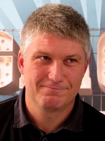 Pep Prieto, comissari de l'exposici&oacute;, durant la inauguraci&oacute;