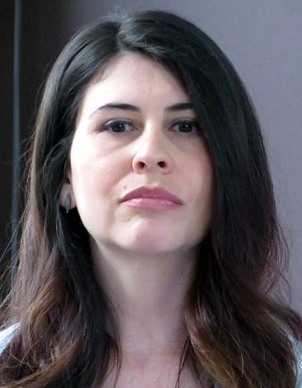 Laura Merino, comissaria de l'exposici&oacute;, durant la inauguraci&oacute;