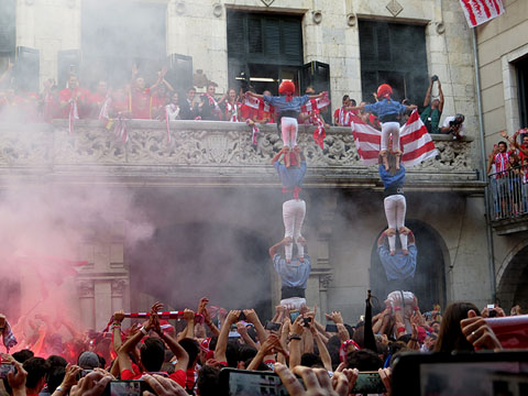 Actuació dels Marrecs de Salt durant la celebració