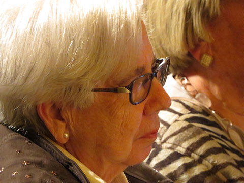 Montserrat Pumarola, v&iacute;dua de Francesc Ferrer, durant l'homenatge