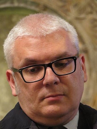 David Viv&oacute; Codina, comissari de l'exposici&oacute;, durant la inauguraci&oacute;